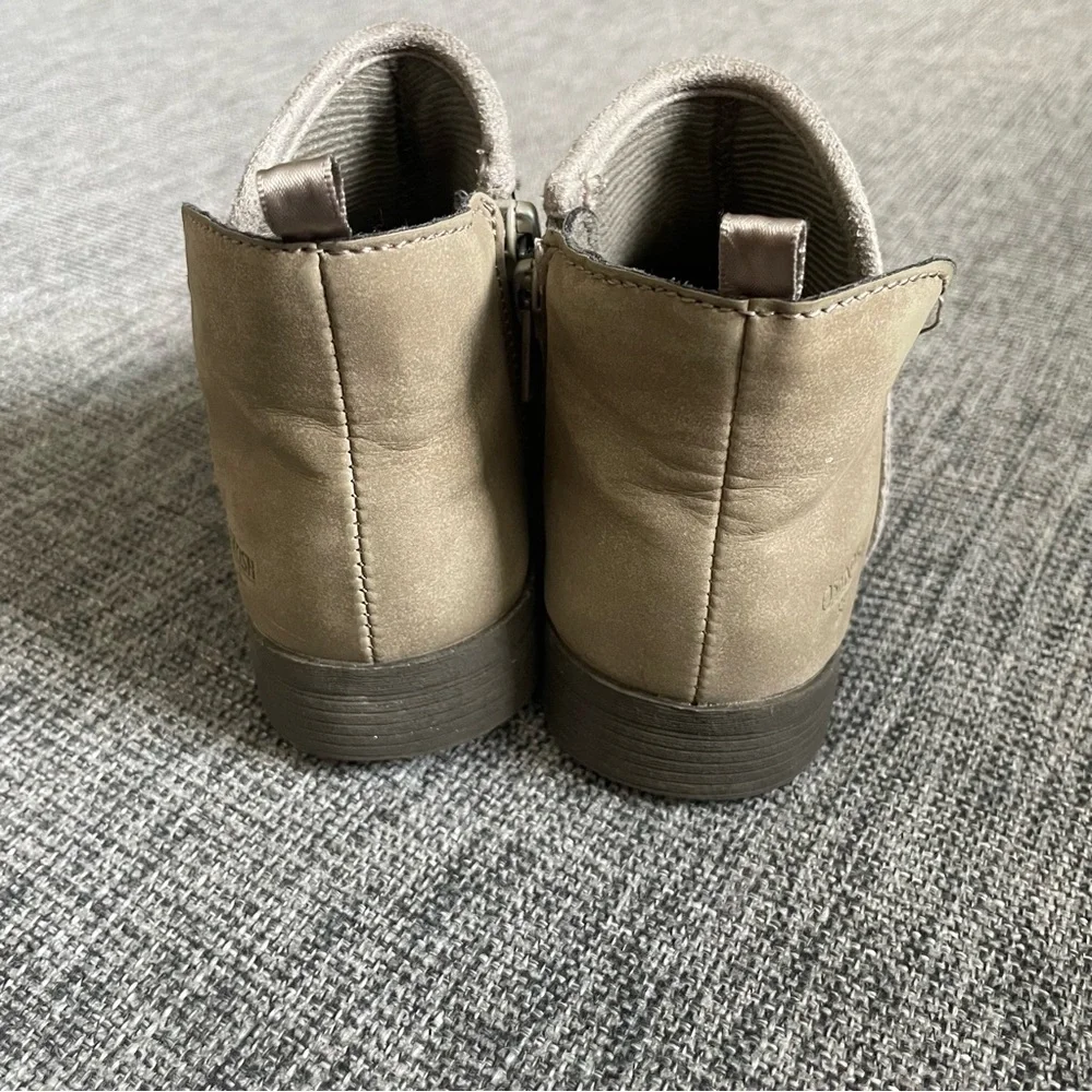 OshKosh girl Tan Ankle Boots with Cutout Design size 10 grayish brown play wear